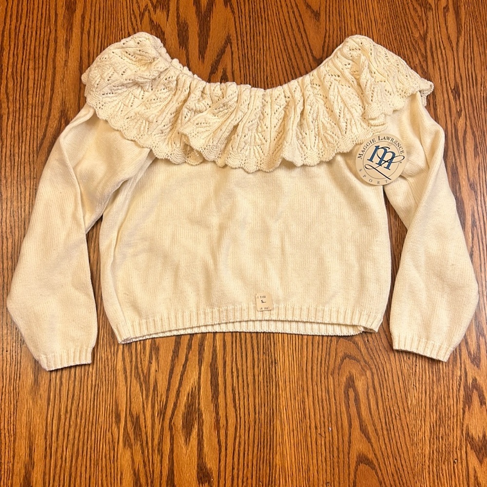 Maggie Lawrence Sport White Sweater with Ruffle Collar Size Small